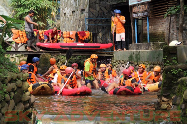 kegiatan outing PT Catur Bangun Mandiri di ciater bersama Sky Adventure Indonesia