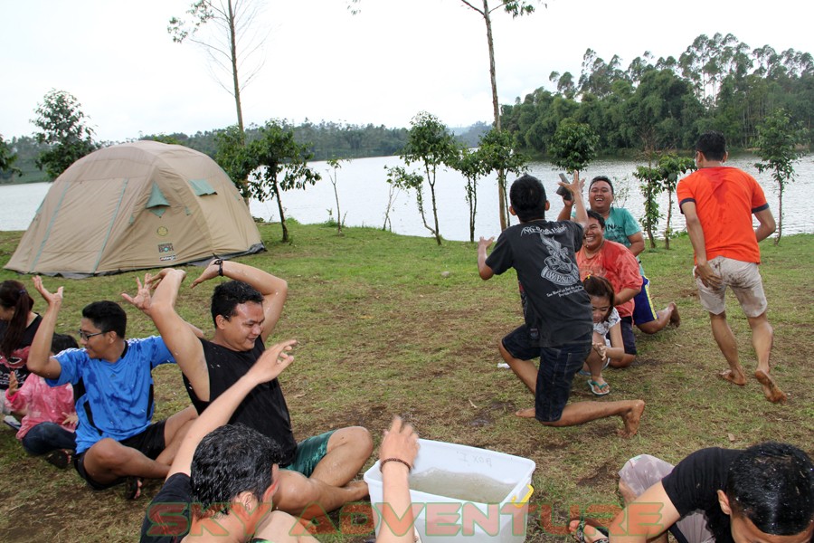 Outbound -Rafting -Fun Game -Hikking -Tea Walk -Menginap di tepi danau Situ Cileunca-BCA Finance Tasikmalaya Jawa Barat, Indonesia (21)