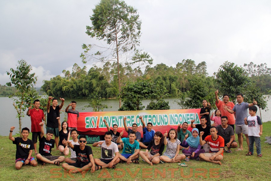 Outbound Pangalengan-Rafting -Fun Game -Hikking -Tea Walk -Menginap di tepi danau Situ Cileunca-BCA Finance Tasikmalaya Jawa Barat, Indonesia (26)