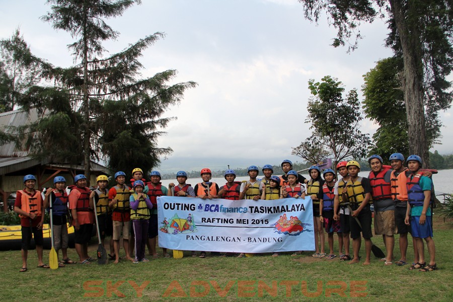Outbound -Rafting -Fun Game -Hikking -Tea Walk -Menginap di tepi danau Situ Cileunca-BCA Finance Tasikmalaya Jawa Barat, Indonesia (29)