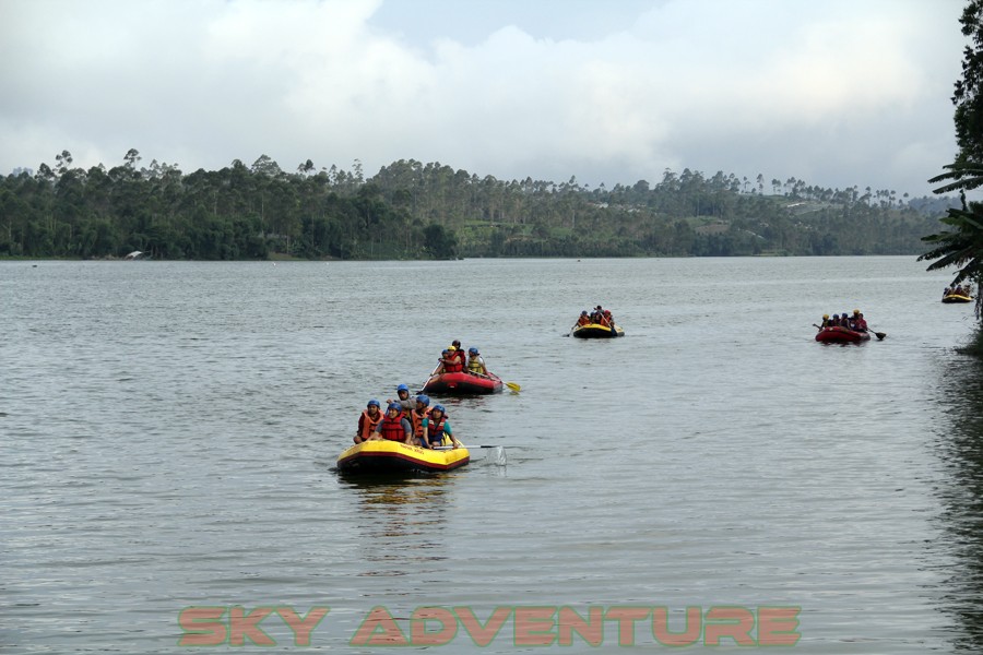 Outbound -Rafting -Fun Game -Hikking -Tea Walk -Menginap di tepi danau Situ Cileunca-BCA Finance Tasikmalaya Jawa Barat, Indonesia (32)