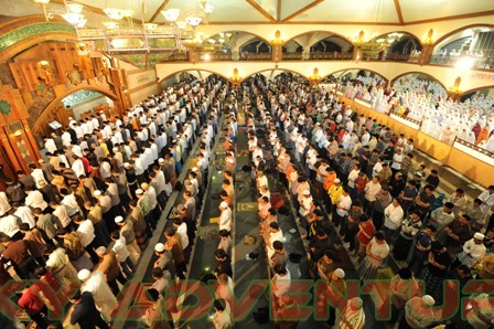 Istirahat dan Shalat di Masjid PUSDAI Bandung 2