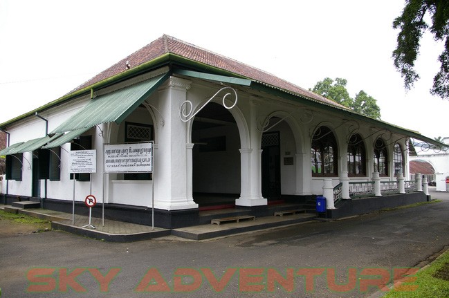 Berjalan-jalan di Museum Prabu Geusan Ulun di Sumedang