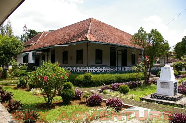 GEDUNG SRIMANGANTI Museum Prabu Geusan Ulun