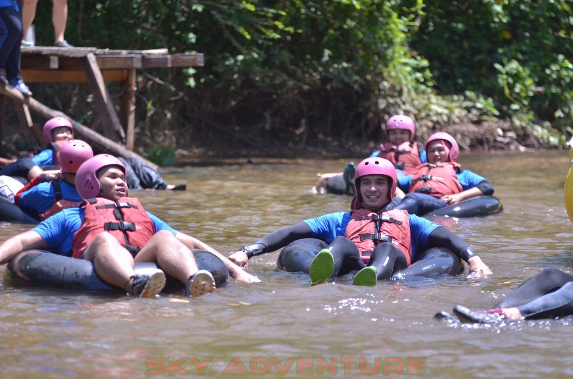 Kegiatan Rafting Arung Jeram Hulu Selangor Malaysia