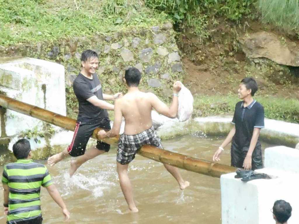 Inilah 3 Sensasi Air Terjun Curug Tilu, Buat Kamu yang Suka Basah-basahan 4