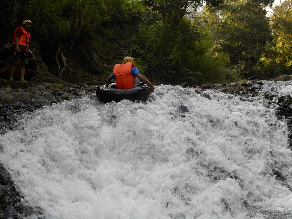 Inilah 3 Sensasi Air Terjun Curug Tilu, Buat Kamu yang Suka Basah-basahan- outbound bandung 2