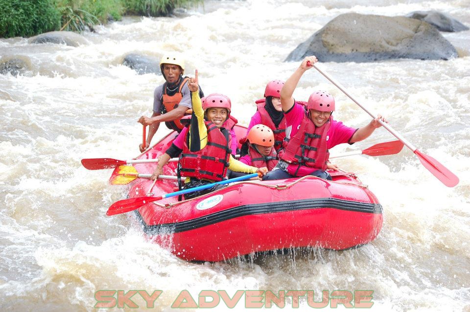 Picu Adrenalin Kamu dengan Rafting di Sungai Cisangkuy Bandung