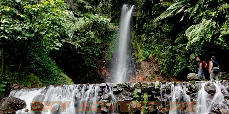 Lembah Gunung Salak Bogor, Salah Satu Lokasi Favorit Outbound di Jawa Barat-air terjun