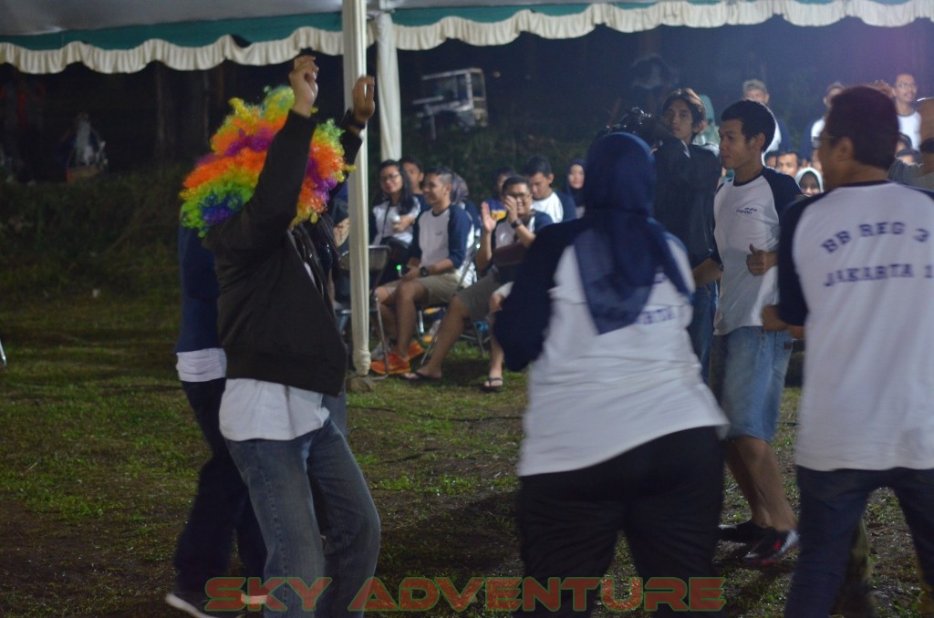 Hiburan Malam Yang Mengocok Perut Peserta Outbound Lembang 19