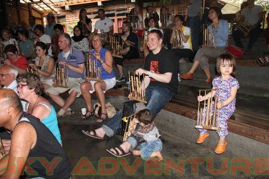 Menyaksikan Keindahan Pertunjukan Angklung di Saung Angklung Udjo, Bandung 2