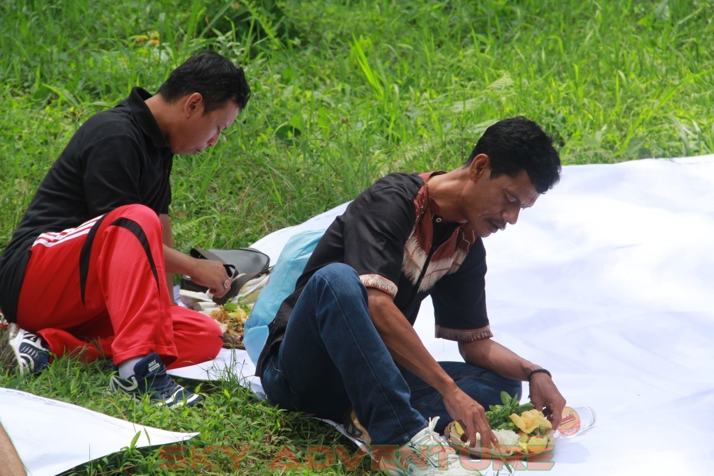 Istirahat Shalat Makan Ditengah Kegiatan Outbound Lembang Bandung 15